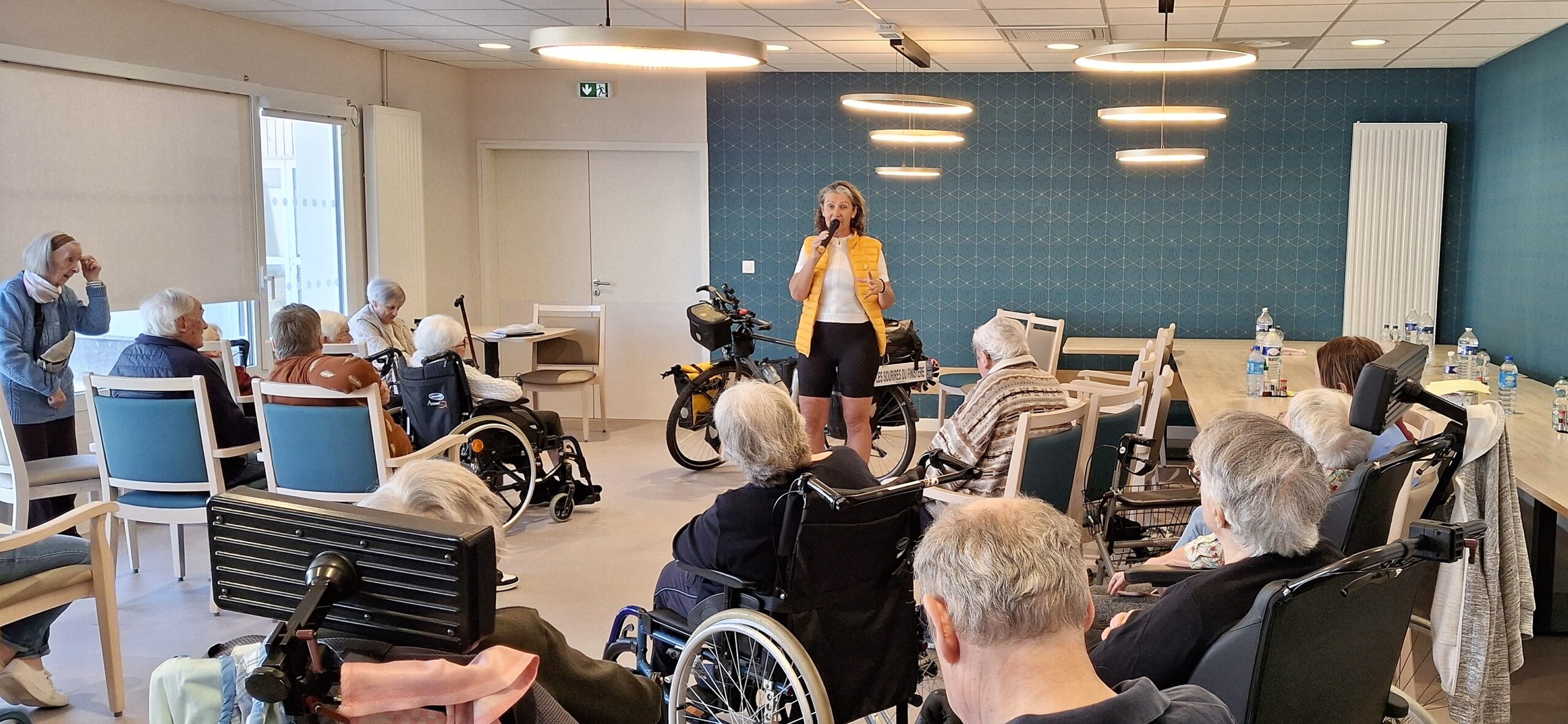 Une visite solidaire à l’EHPAD autour d'un périple à vélo pour le lien social