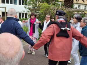 L'EHPAD de Saint Pol de Léon offre un concert des anciens du bagad Lann-Bihoué à ses résidents