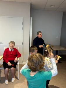 UN MOMENT A L'EHPAD ST NICOLAS ROSCOFF INTERGENERATIONNEL