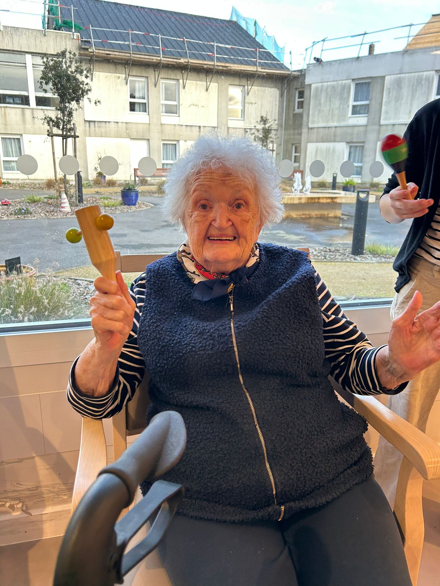 UN MOMENT A L'EHPAD ROSCOFF INTERGENERATIONNEL