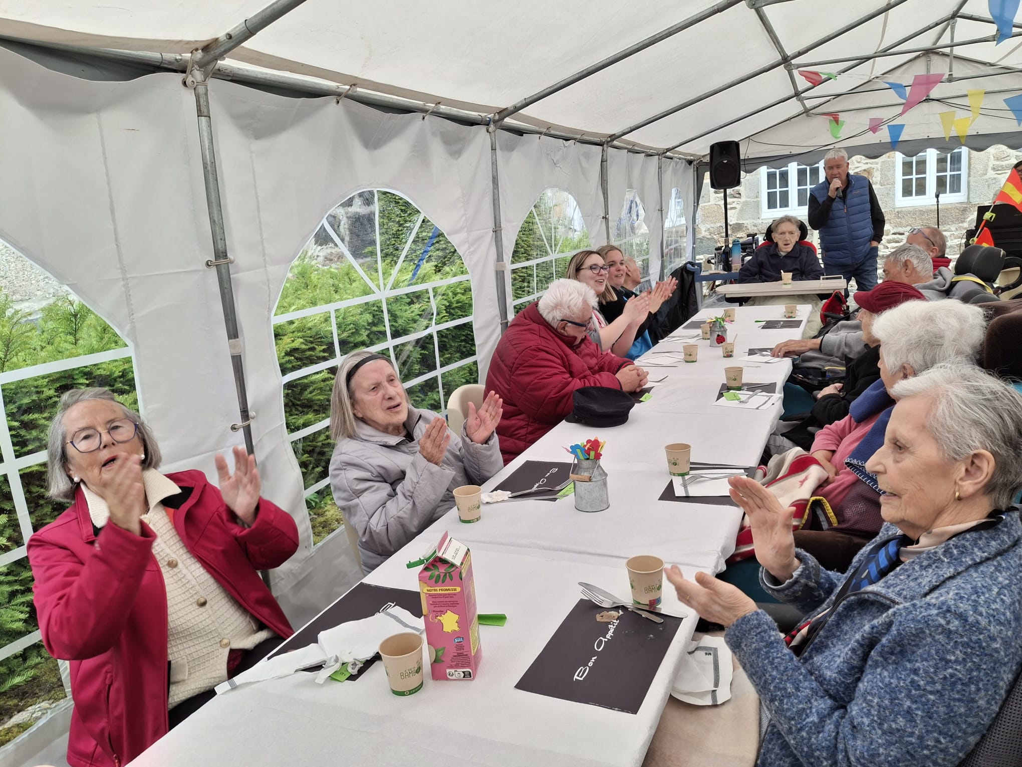 A L'EHPAD DE SAINT POL DE LEON UN BARBECUE FESTIF